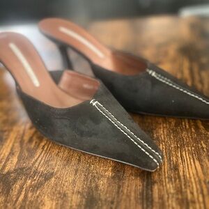 Donald J. Pliner Black Pointed Slip-On Mule with White Stitching Size 6